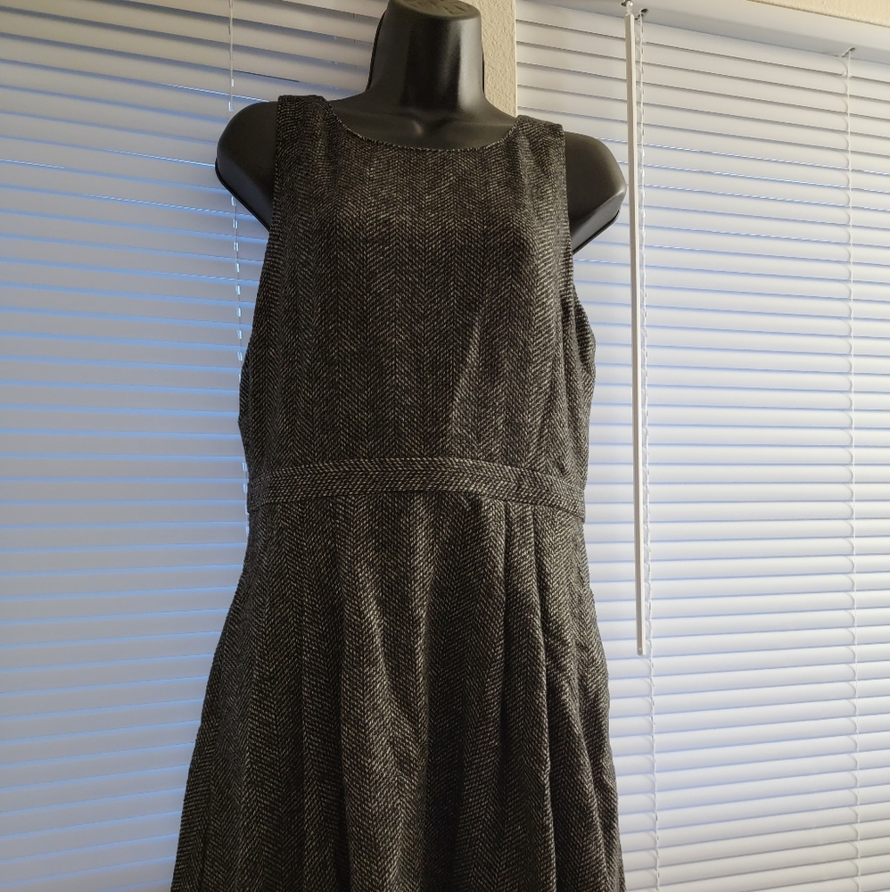 Sleeveless dress